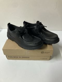 CLARKS BRANCH LOW CHILDREN'S SHOES - BLACK LEATHER - SIZE: 4