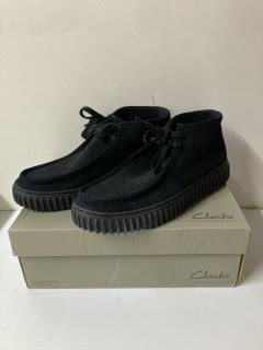 CLARKS TORHILL HI SHOES - BLACK - SIZE: 11