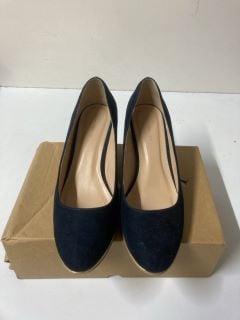 V BY VERY CLOSED TOE WEDGE SHOES - NAVY - SIZE: 8E