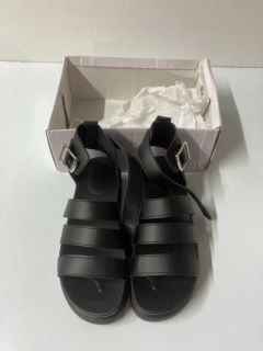 BLACK BUCKLES WEDGE SANDALS - SIZE: 6