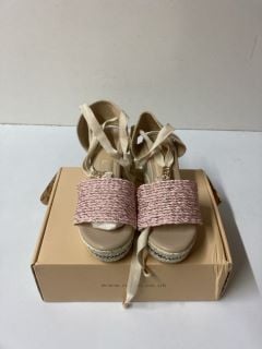 RABEL FORRES PINK WEDGE SHOES - SIZE: 4