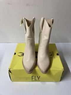 FLY LONDON OFF WHITE BOOTS - 7