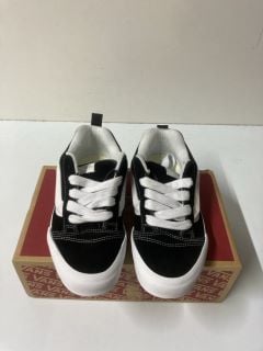 VANS KNU SKOOL SHOES - SIZE: 5.5