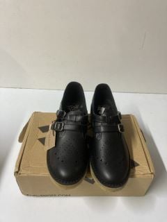 POD DION BLACK SHOES - SIZE: 6