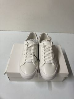 CALVIN KLEIN VULC LACE UP SAFF FOX TRAINERS - WHITE - SIZE: 3