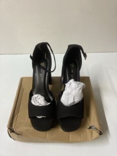 V BY VERY BLACK HEELED SHOES - SIZE: 4E