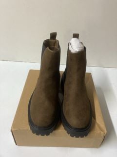 V BY VERY EXTRA WIDE CHUNKY CHELSEA ANKLE BOOTS - BROWN - SIZE: 5