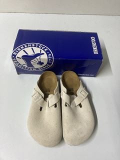 BIRKINSTOCK WHITE SHOES - SIZE 4