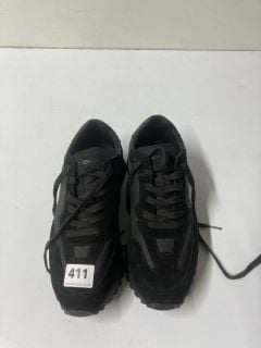 CALVIN KLIEN BLACK SHOES - SIZE 6.5