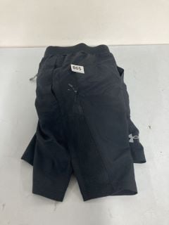 2 X DESIGNER CLOTHING TO INC UNDER ARMOR SHORTS - SIZE XL