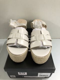 RAID LONDON WF HARLENE CREAM SHOES - SIZE 6