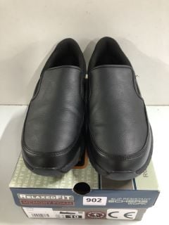 SKECHERS WORK SLIP RESISTANT BLACK SHOES - SIZE 9