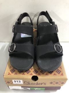 SKECHERS BLACK WOMAN'S SANDALS - SIZE 6