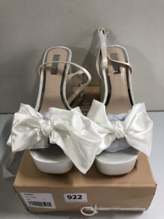 BE MINE EMANI IVORY SATIN SHOES - SIZE 5