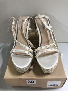 BE MINE EMANI IVORY SATIN SHOES - SIZE 6