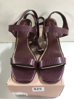 FIG & BASIL PURPLE WOMAN'S SHOE - SIZE 6E