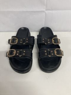 VERY BLACK SHOES - SIZE 7E