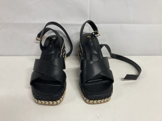 VERY BLACK SHOES - SIZE 6E