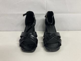 VERY BLACK SHOES - SIZE 6EEE