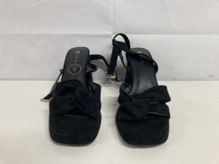 VERY BLACK SHOES - SIZE 6EEE