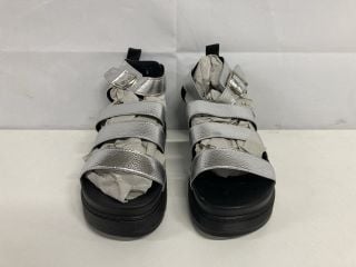 VERY SILVER SHOES - SIZE 6E