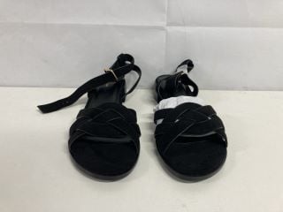 VERY BLACK SHOES - SIZE 7E