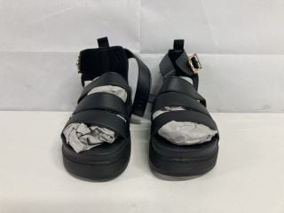 VERY BLACK SHOES - SIZE 7E