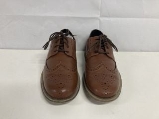 EVERYDAY BROWN SHOES - SIZE 7