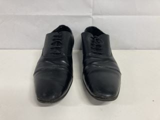 EVERYDAY BLACK SHOES - SIZE 9