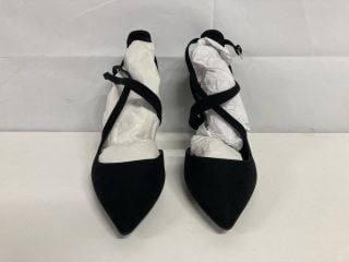 EVERYDAY BLACK SHOES - SIZE 8