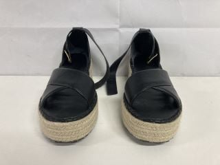 VERY BLACK SHOES - SIZE 6E