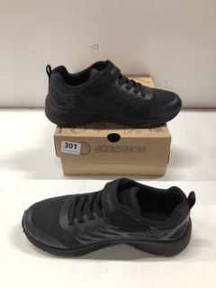 SKECHERS KIDS TRAINERS UK SIZE: 4