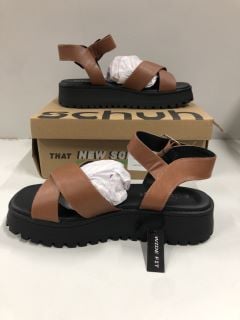 SCHUH CROSS STRAP SANDAL UK SIZE: 7