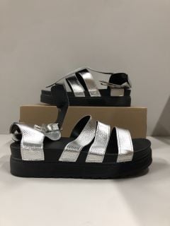 EVERYDAY SANDALS UK SIZE: 7