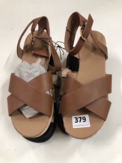 2 X WOMEN'S NEW LOOK SANDALS INC UK SIZE: 8