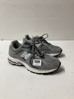 NEW BALANCE RUNNING TRAINERS IN GREY - SIZE UK 5