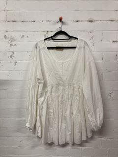 WOMEN'S DESIGNER TOP IN WHITE - SIZE XL - RRP $128