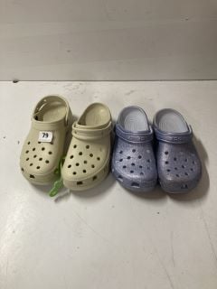 2 X PAIRS OF CROCS TO INCLUDE WOMEN'S CROCS IN BEIGE - SIZE UK 7