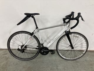 TRIBAN ROAD CYCLING WOMEN WHITE FRAME PUSH BICYCLE (VAT ONLY PAYABLE ON BUYERS PREMIUM) (MPSS03078556)