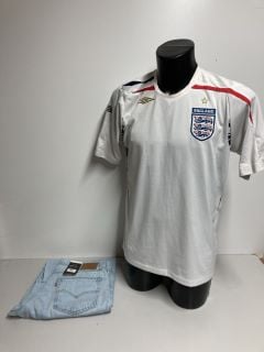 VINTAGE ENGLAND FOOTBALL TOP AND LEVI BAGGY DAD JEANS W31 L32