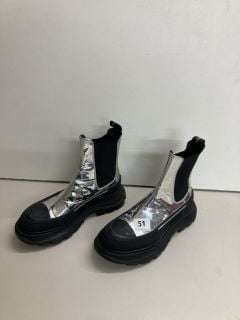 ALEXANDER MCQUEEN CHELSEA BOOTS SIZE UNKNOWN