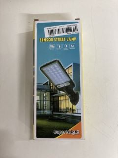 SOLAR SENSOR STREET LIGHT (WITH REMOTE)