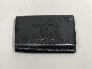 CHANEL BACK LEATHER CC KEY HOLDER (VAT ONLY PAYABLE ON BUYERS PREMIUM)