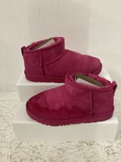 KIDS UGG BOOTS SIZE UK 4