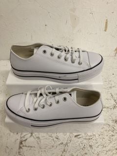 CONVERSE ALL-STAR TRAINERS SIZE: 7