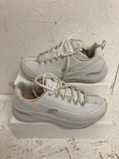 SKECHERS ARCHFIT TRAINERS SIZE: 6