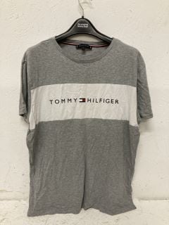 TOMMY HILFIGER T-SHIRT SIZE: XL