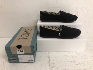 TOMS ALPARGATA CANVAS SHOES SIZE: 7