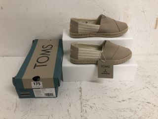 TOMS ALPARGATA ROPE CANVAS SHOES SIZE: 5