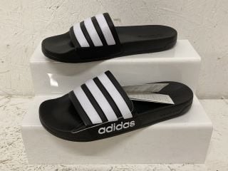 ADIDAS SLIDES SIZE: 6